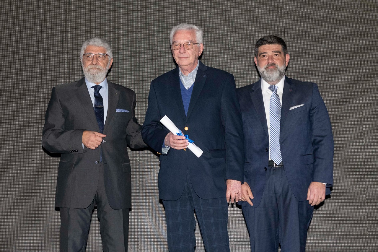Entrega de Distinciones a Socios Vitalicios
