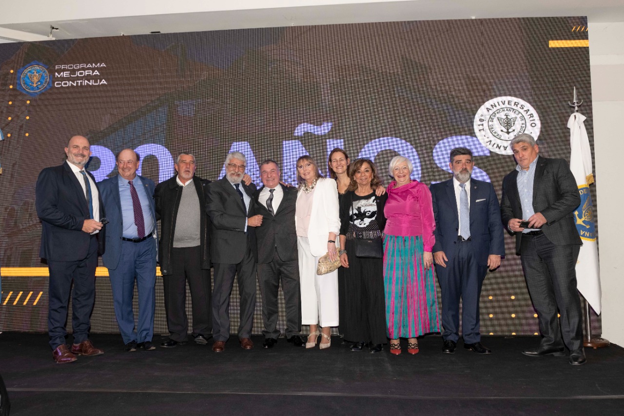 Entrega de Distinciones a Socios Vitalicios