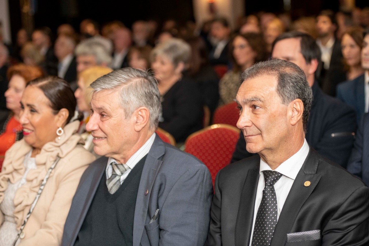 Entrega de Distinciones a Socios Vitalicios