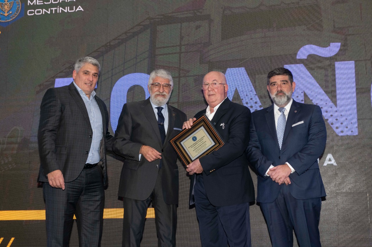 Entrega de Distinciones a Socios Vitalicios