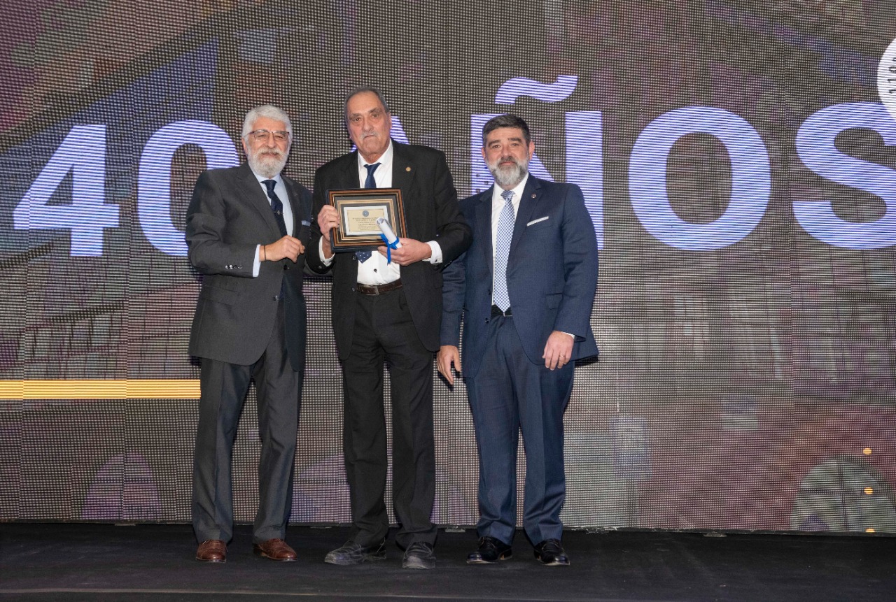 Entrega de Distinciones a Socios Vitalicios